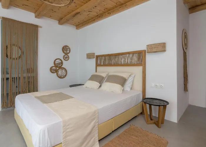 Luxury Rooftop With Private Pool In Milos, 3 Bedrooms *