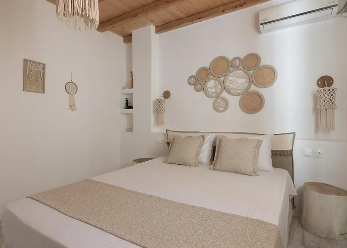 Luxury Three-Bedroom Private Pool Villa With 4 Bathrooms And Breakfast Included * Provatas