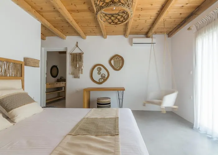 Luxury Three-Bedroom Private Pool Villa With 4 Bathrooms And Breakfast Included *