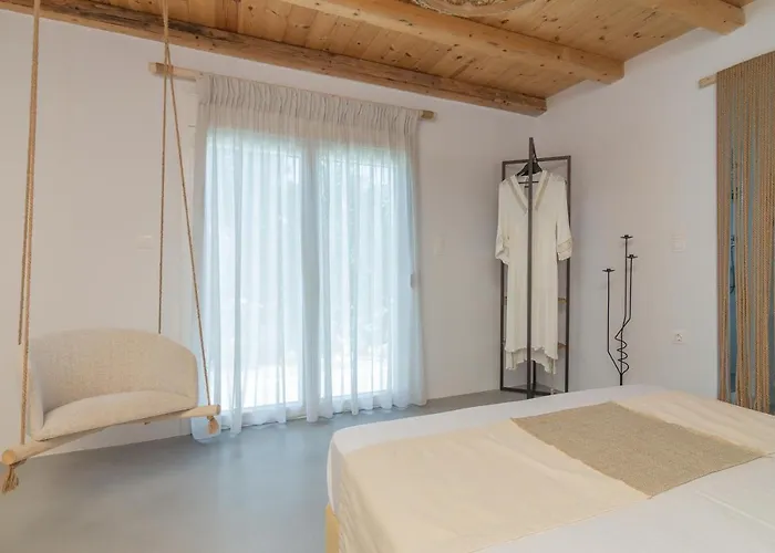 Luxury Rooftop With Private Pool In Milos, 3 Bedrooms *