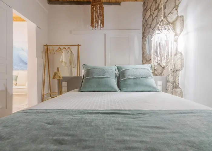 Luxury Rooftop With Private Pool In Milos, 3 Bedrooms