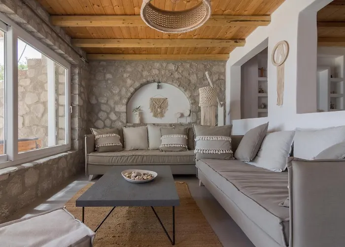 Luxury Three-Bedroom Private Pool Villa With 4 Bathrooms And Breakfast Included *